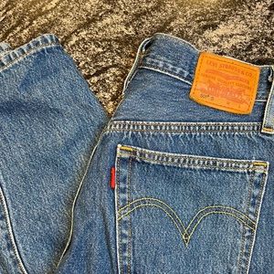 Aritzia Mid Dark Blue Levi 501 Straight Leg  🖌